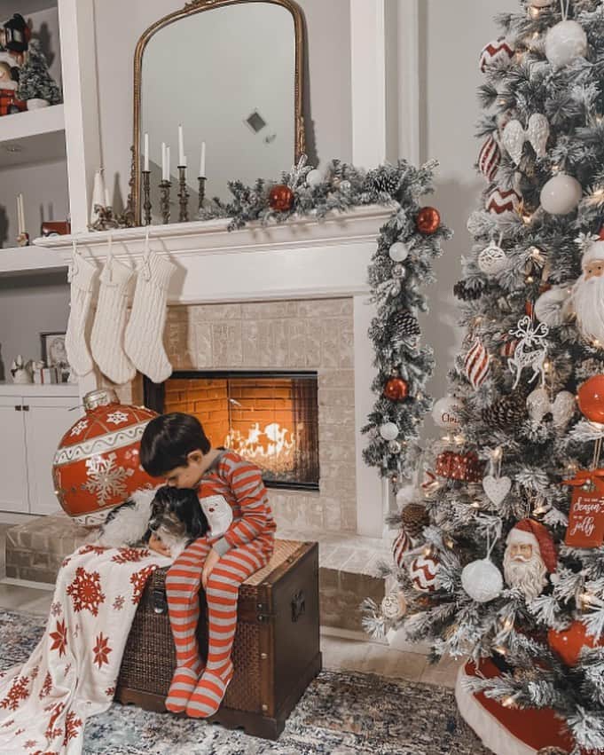 HomeGoodsさんのインスタグラム写真 - (HomeGoodsInstagram)「Wishing you and yours a very Merry Christmas 🎄 (📸: @my.texas.homevibes) . . . Our stores will be closed today, but open tomorrow for normal business hours.」12月25日 22時26分 - homegoods