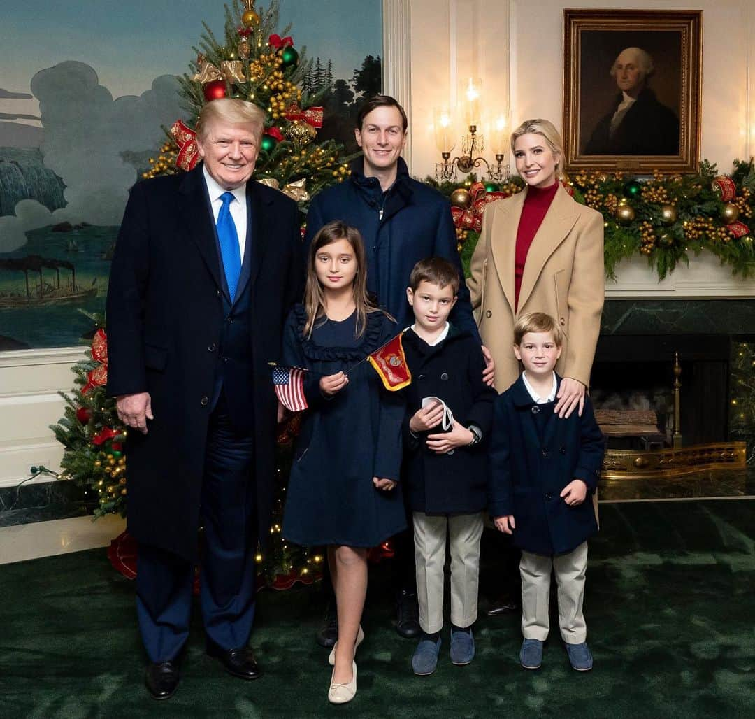 イヴァンカ・トランプのインスタグラム：「Merry Christmas!🎄」