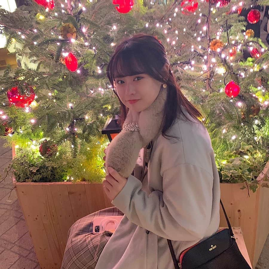 宮園明希のインスタグラム：「. ✨𝙼𝚎𝚛𝚛𝚢 𝚇'𝚖𝚊𝚜🎄  イルミネーションたくさん見れました☺︎ 冬の夜に散歩するの好きです🌙」