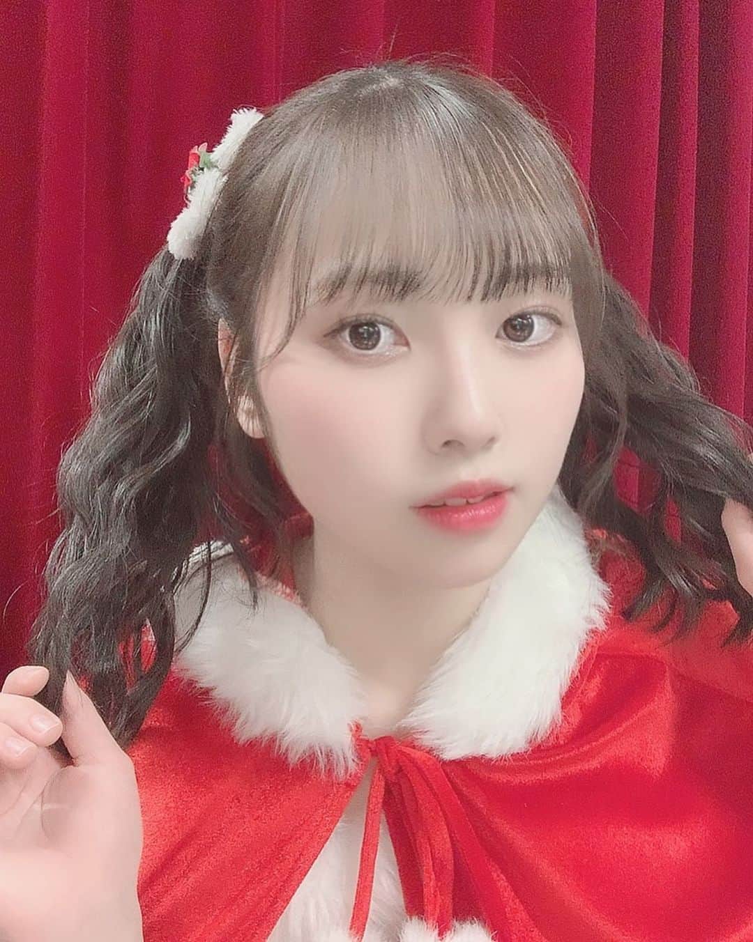 山内祐奈さんのインスタグラム写真 - (山内祐奈Instagram)「Merry Christmas.❤︎ ツインテールなんかしちゃって🤭🎅🏻」12月25日 22時30分 - yuna_hkt48