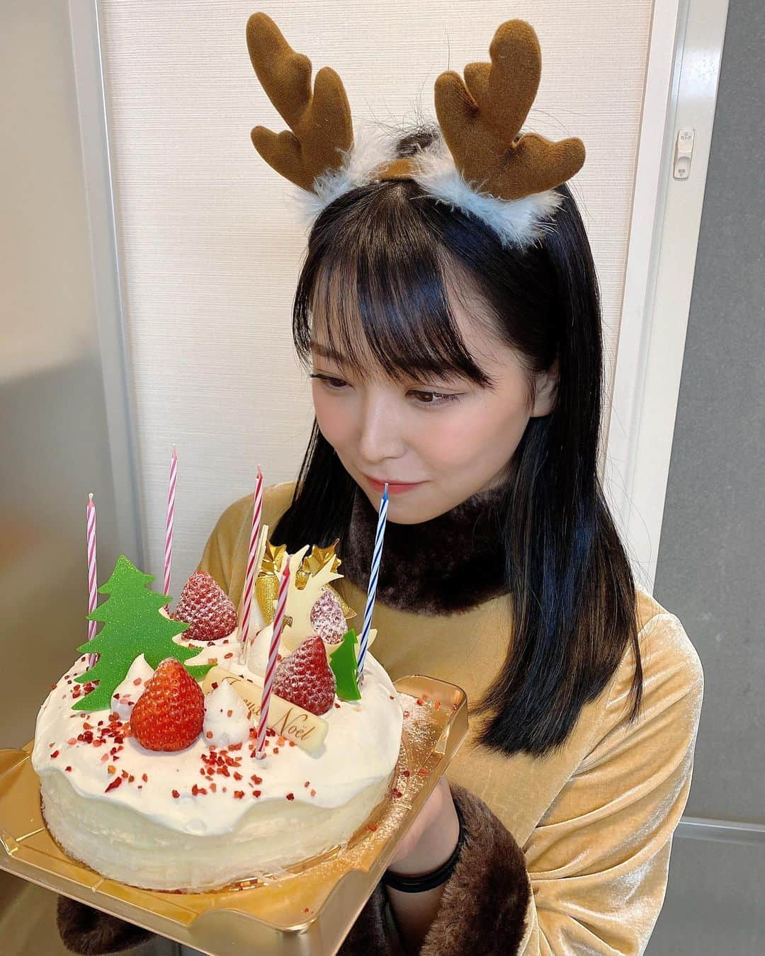 白間美瑠さんのインスタグラム写真 - (白間美瑠Instagram)「メリークリスマス🎄 今日は、トナカイだぜっ！！ ・ ・ 白間家クリスマスパーティー🎉 お腹いっぱいです❤️」12月25日 22時33分 - shiro36run