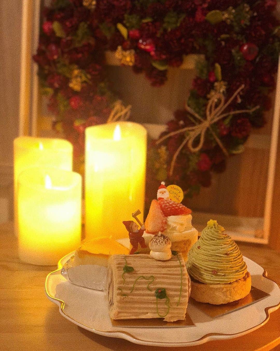 加藤るみさんのインスタグラム写真 - (加藤るみInstagram)「Merry Xmas🎄 東大阪でお気に入りのケーキ屋さん #パティスリーリエルグ の♡ 今年は家でまったりしました🏠 来年はどこか行けるといいな😌」12月25日 22時34分 - rumicinema