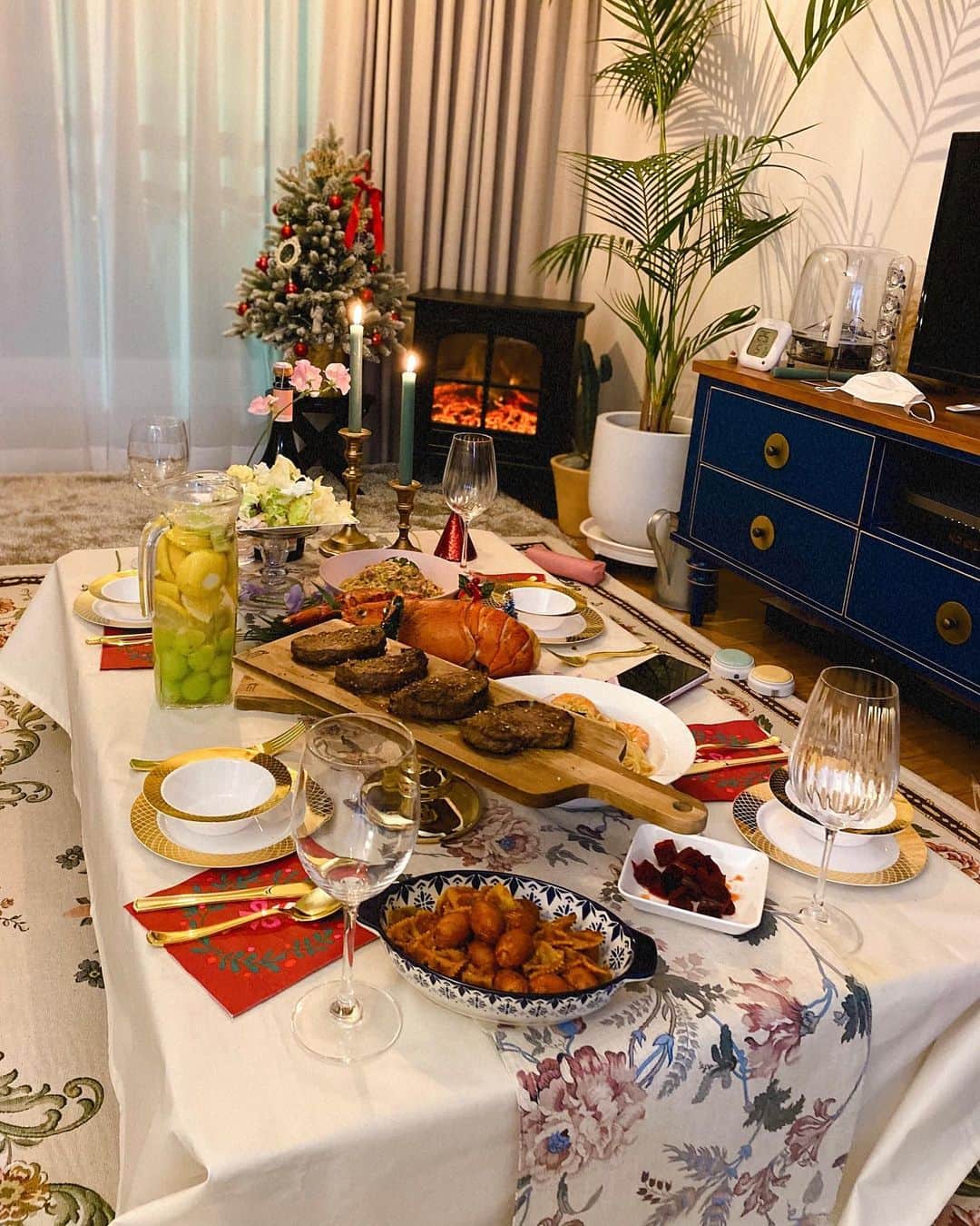 Hyemiさんのインスタグラム写真 - (HyemiInstagram)「크리스마스 너무 심심하게 보낼뻔 했는데 초대해줘서 고마워🎄🎅🏻 홈파티 퀄리티 무슨일이야..✨  #크리스마스 #홈파티」12月25日 22時38分 - hinzajoa