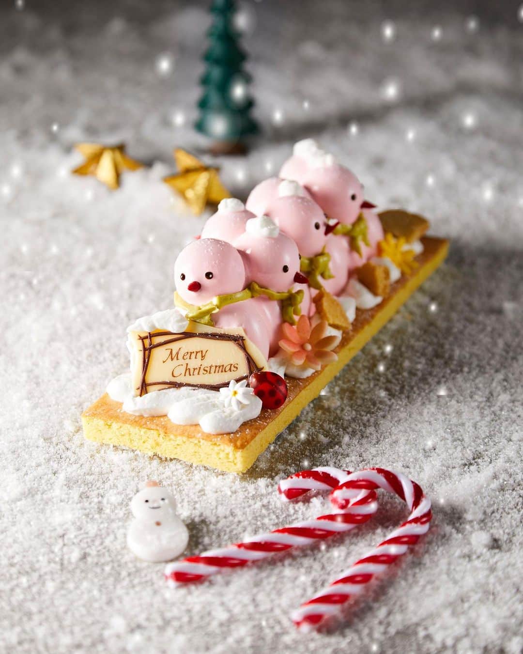 板橋よしえのインスタグラム：「. 今年のクリスマスケーキ🎄🎂🎄は @hyattregencytokyo のスノーマンにしたっ⛄️」