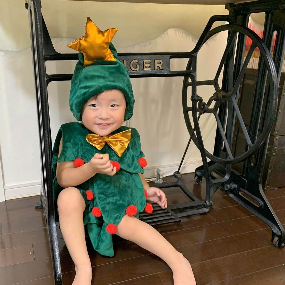 ᴋᴀɴᴀᴋöさんのインスタグラム写真 - (ᴋᴀɴᴀᴋöInstagram)「Merry Christmas🎅🏻🎄⭐️ 夜は🍗と🍰も食べたよ😋💕 * 今日で、2学期も終了🏫✨明日から 冬休みだー🌈」12月25日 22時41分 - kanakokko_34_