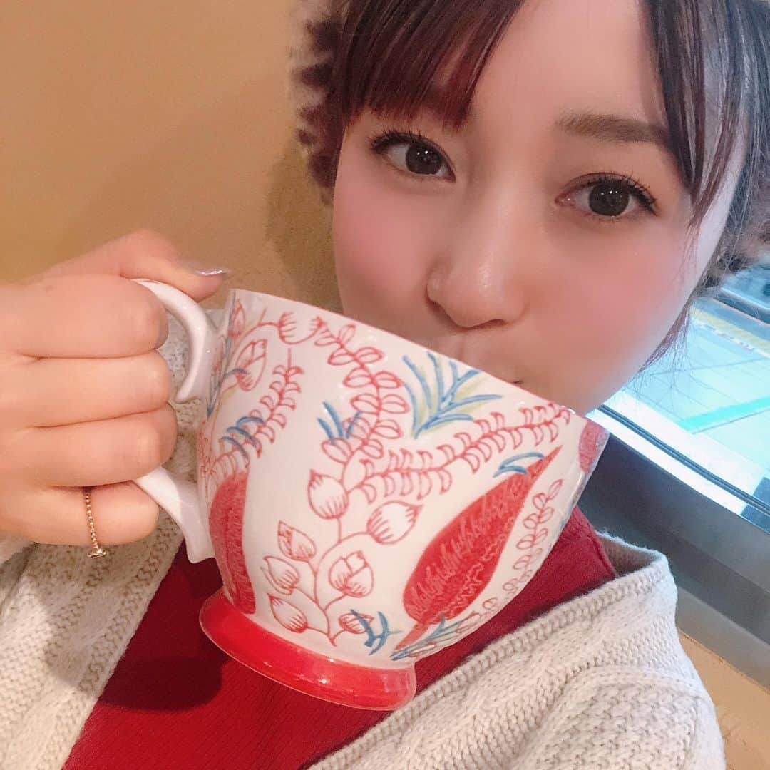 たかはしゆいさんのインスタグラム写真 - (たかはしゆいInstagram)「・ メリクリ🎄🎄🎄 ・ カフェのカップが可愛過ぎた❤️ ・ そして、ここのカフェのケーキが可愛くて美味しそうで… ・ クリスマスっぽいことしてないし、ケーキ食べてちょみっとクリスマス気分☺️❤️🎄 ・ ・ #メリークリスマス  #クリスマスケーキ  #カフェケーキ  #ゆいりん  #たかはしゆい」12月25日 22時43分 - t.yuirin