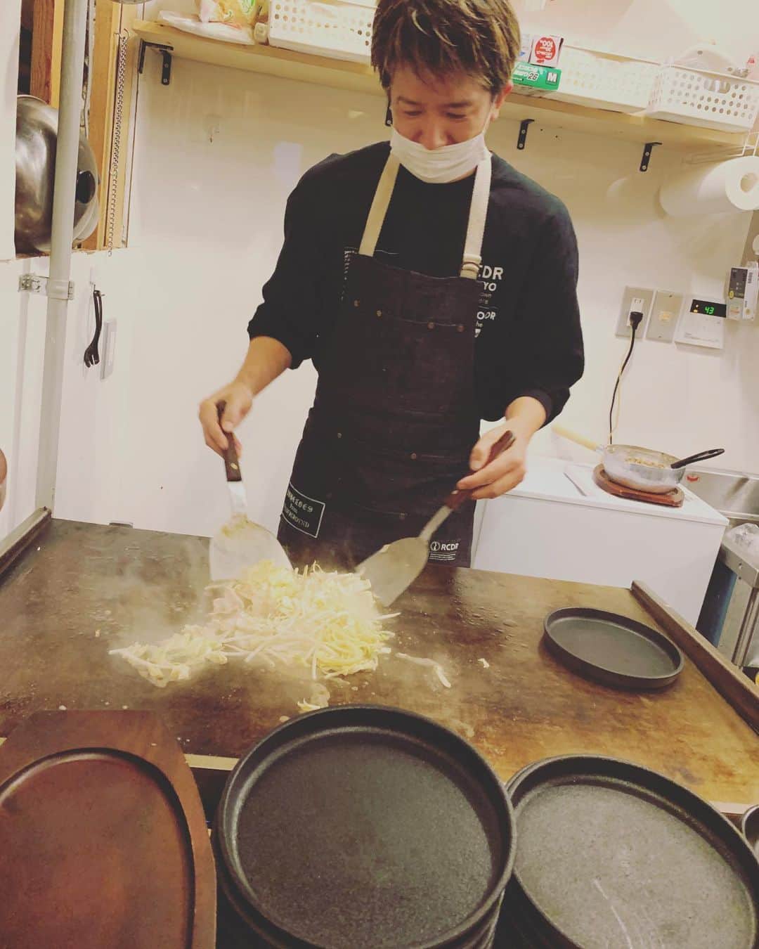 こーいちのインスタグラム：「明後日27日の22時から今年最後のドラ3ちゃんねるやります。  ゲスト誰が来るの？ 年末スペシャル企画とかあるの？ 配信時間特別に8時間って本当？  様々な質問受けますがこれだけは言えます。 たぶんいつも通りやで！ だから見てね！」