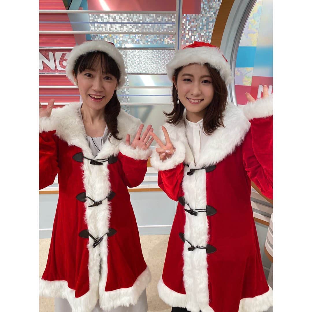 尾島早都樹のインスタグラム：「Merry X'mas🎄🎅🏻  きょうは今年最後のN6でした◎ 西アナにドッキリ仕掛けて サンタになってもらいました😆💗  ２枚目はドッキリ前の おじサンタ🎅🏻🤶🏻  みなさまもどうぞ、すてきなクリスマスを☺️🎁  #チューリップテレビ #アナウンサー #N6 #クリスマス #xmas #サンタ #サンタコス」