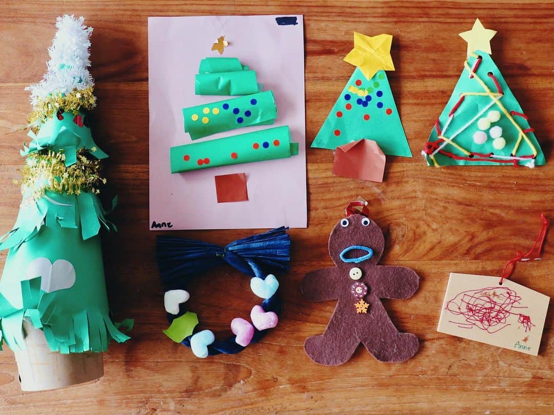 のインスタグラム：「今年は作品がたっぷりのクリスマスでした🎄    #ごきげんなひと #3歳4ヶ月 #絵馬は早すぎ」
