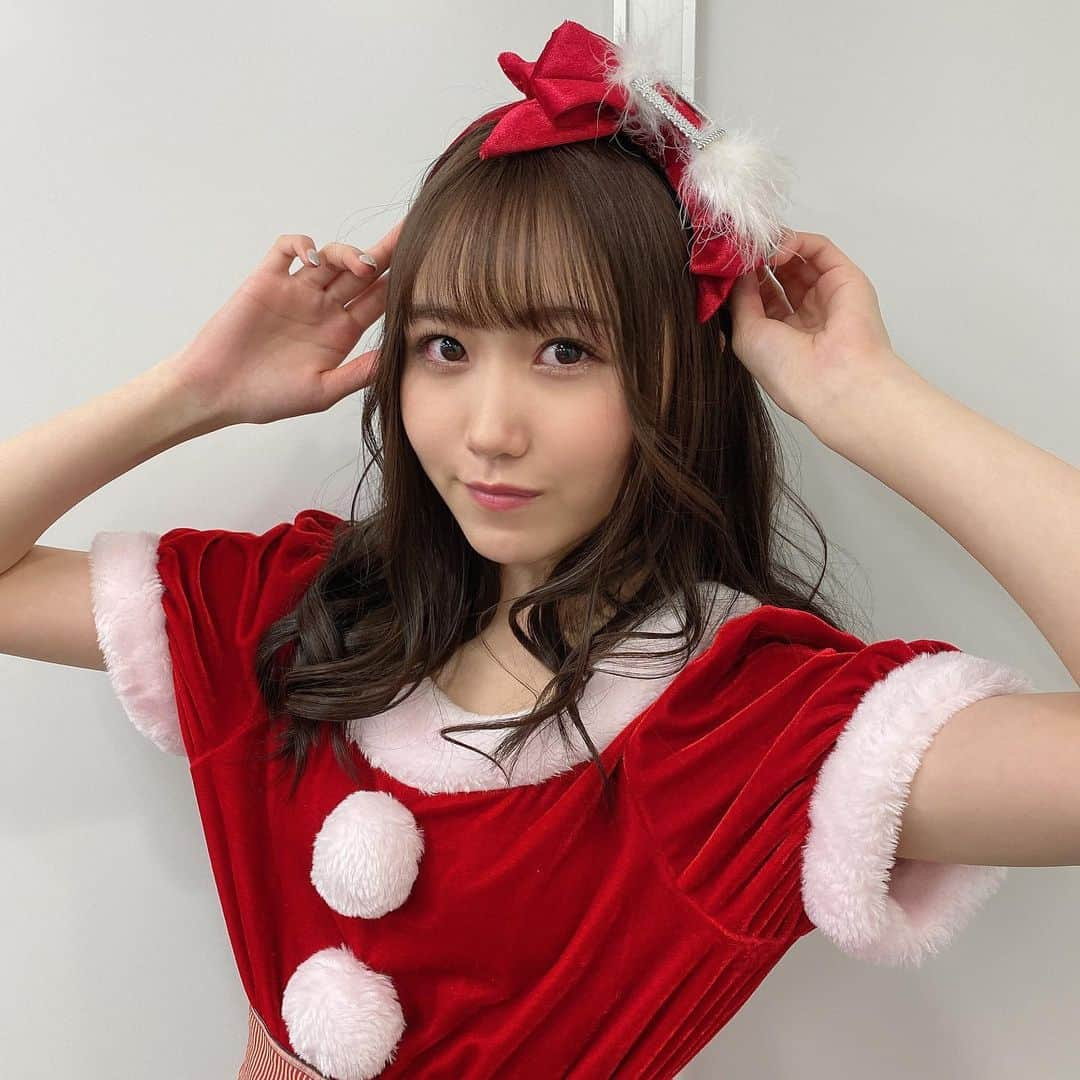 公野舞華のインスタグラム：「﻿ ﻿ ﻿ ﻿ めりくり🎄🎅﻿ ﻿ ﻿ ﻿ ﻿ ﻿ ﻿ #公野舞華 #Awww #MerryChristmas﻿ #メリークリスマス #サンタ #サンタコス﻿ #コスプレ #巻き髪﻿ ﻿」