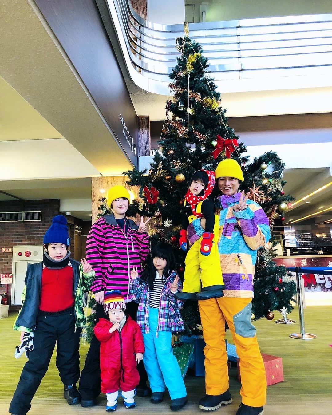 吉田ヒトシのインスタグラム：「🎄Merry Christmas🎄  今年は家族でクリスマス。  皆様にとって素敵なクリスマスになりますように☺️  #クリスマス #Christmas #Xmas #家族でクリスマス」