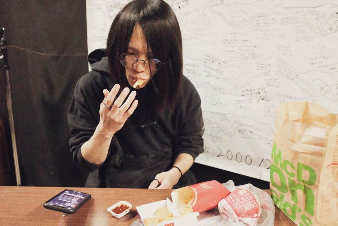 白井將人のインスタグラム：「好物食べ男  photo by オチアイユカ(@sadvacation5 )」