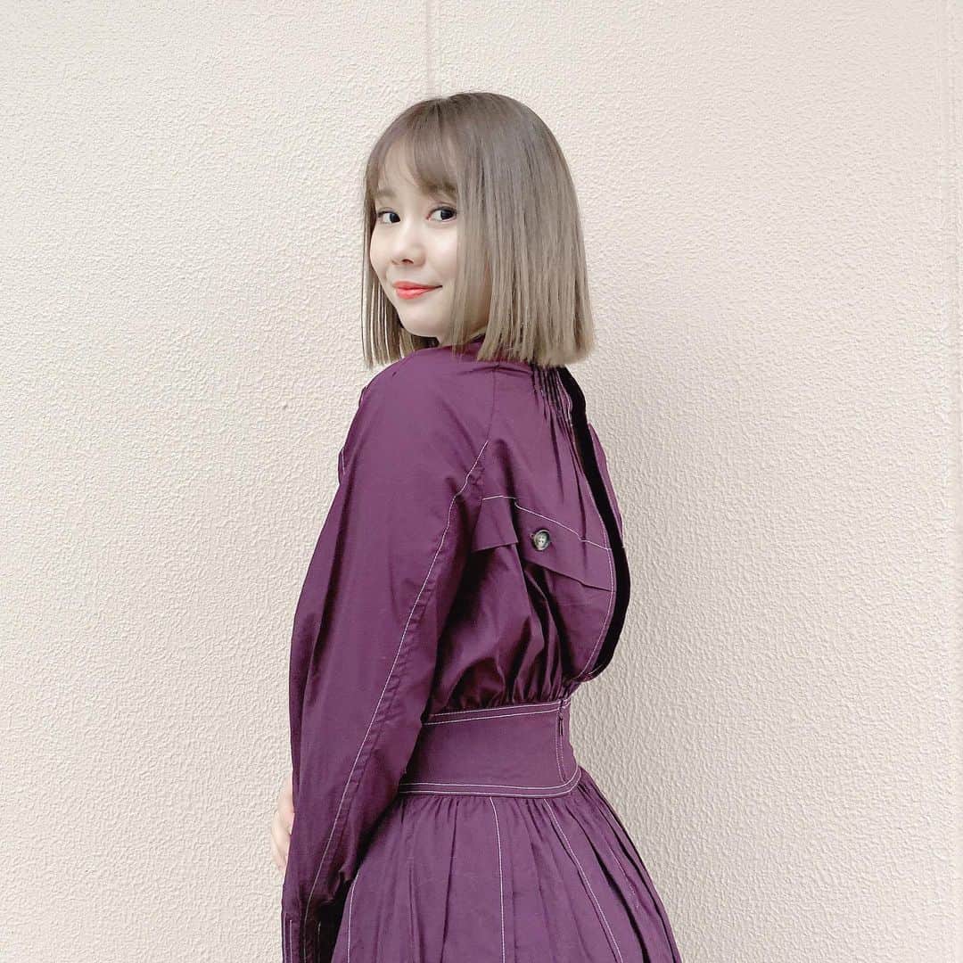 松本慈子さんのインスタグラム写真 - (松本慈子Instagram)「* MERY CHRISTMAS 🎄🌟 可愛いワンピースゲット！ 試着せずに買ったから、あれ〜、チャックが上まで上がらへんな〜って鏡で見て見たらまさかの背中が見えるお洋服のデザインやった🙈💭上着のお陰で全然寒くなったです。笑っ  ちかサンタからのプレゼントです。🎅🏻🎁💜  #クリスマス #ワンピース #紫コーデ #スナイデル #snidel #dress #purple #purpledress #christmas #merychristmas」12月25日 23時03分 - chikako_1119
