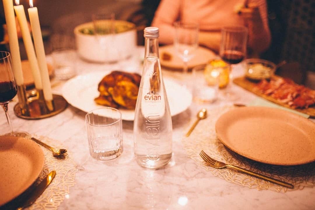 evianのインスタグラム：「The centerpiece for your holiday meal, no matter how big or small. Stay hydrated this Christmas! ⁣ ⁣ #evian #evianwater #stayhydrated #positivedrops⁣」