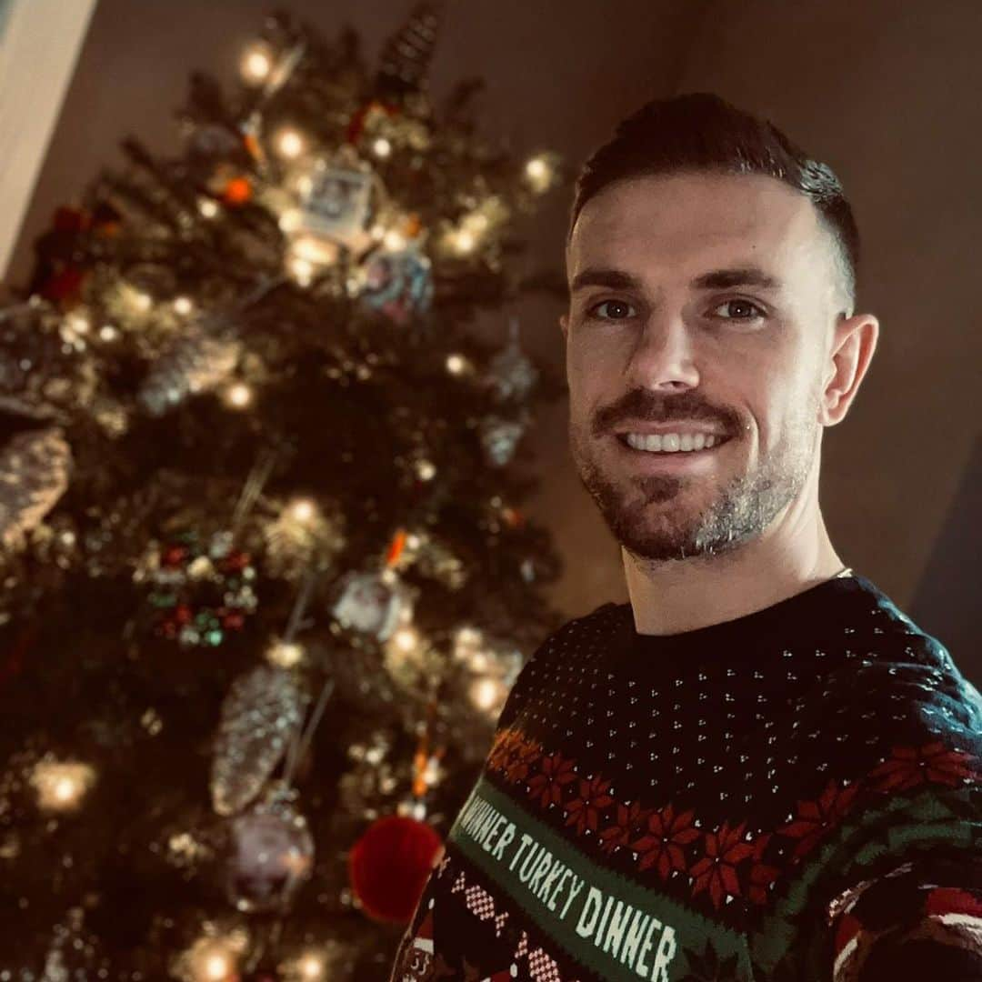 ジョーダン・ヘンダーソンのインスタグラム：「Merry Christmas everyone 🎄」