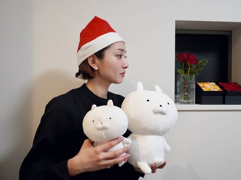かんだまのインスタグラム：「30歳すぎてキャラクターにハマりまして、本日仲間が増えました。うさまるの癒し効果絶大。好きな人多いよね？メリクリ☺︎🎄 #うさまる #癒し #たまらん」