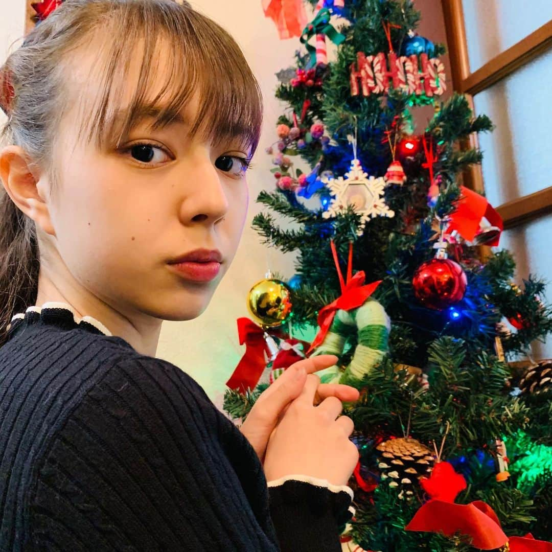 木下絵里香さんのインスタグラム写真 - (木下絵里香Instagram)「・ ・ Merry Christmas 🎄♥️ ・ 1年で1番好きな日です🥰 ・ サンタさんからプレゼント沢山 届いてました〜☺️💓 みなさんはどんなクリスマスでしたか？💭 ・ ・ #クリスマス#クリスマスツリー#プレゼント#christmas#Xmas#Japanesegirl」12月25日 23時08分 - _erika__k__