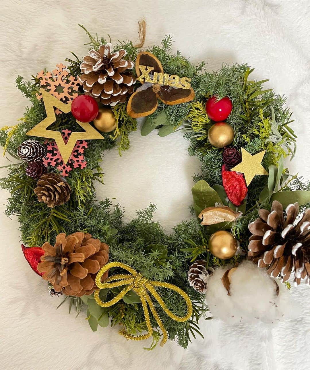 西口真央のインスタグラム：「手づくリース🎄❤️🎅 メリークリース！！！🎄❤️🎅 #merrychristmas  #handmade #15分しか時間ないのに  #作ってしまった　☺︎ #楽しかった　🧡」