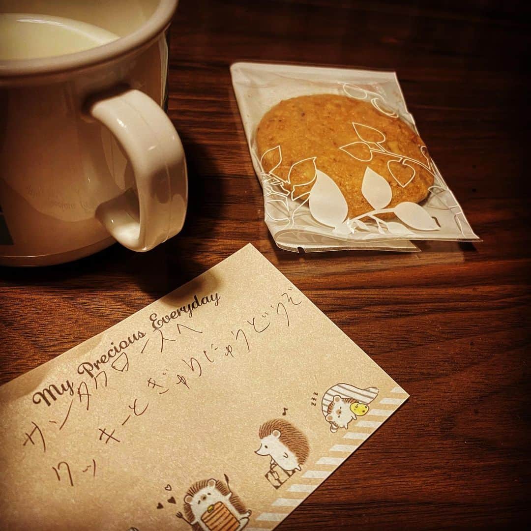 のインスタグラム：「🎄🎄🎄  ✨Merry Christmas ✨ #クリスマス #きよしこの夜  #サンタクロースへの手紙  #あとは寝て待つのみ  #くるかなぁ  #きてほしい  #人気 の #おもちゃ   #こそだてぐらむ  #父と娘シリーズ  #長女時代  #次女時代  #熊本県 #大分県 #ローカルタレント  #中九州タレント  #中華首藤」