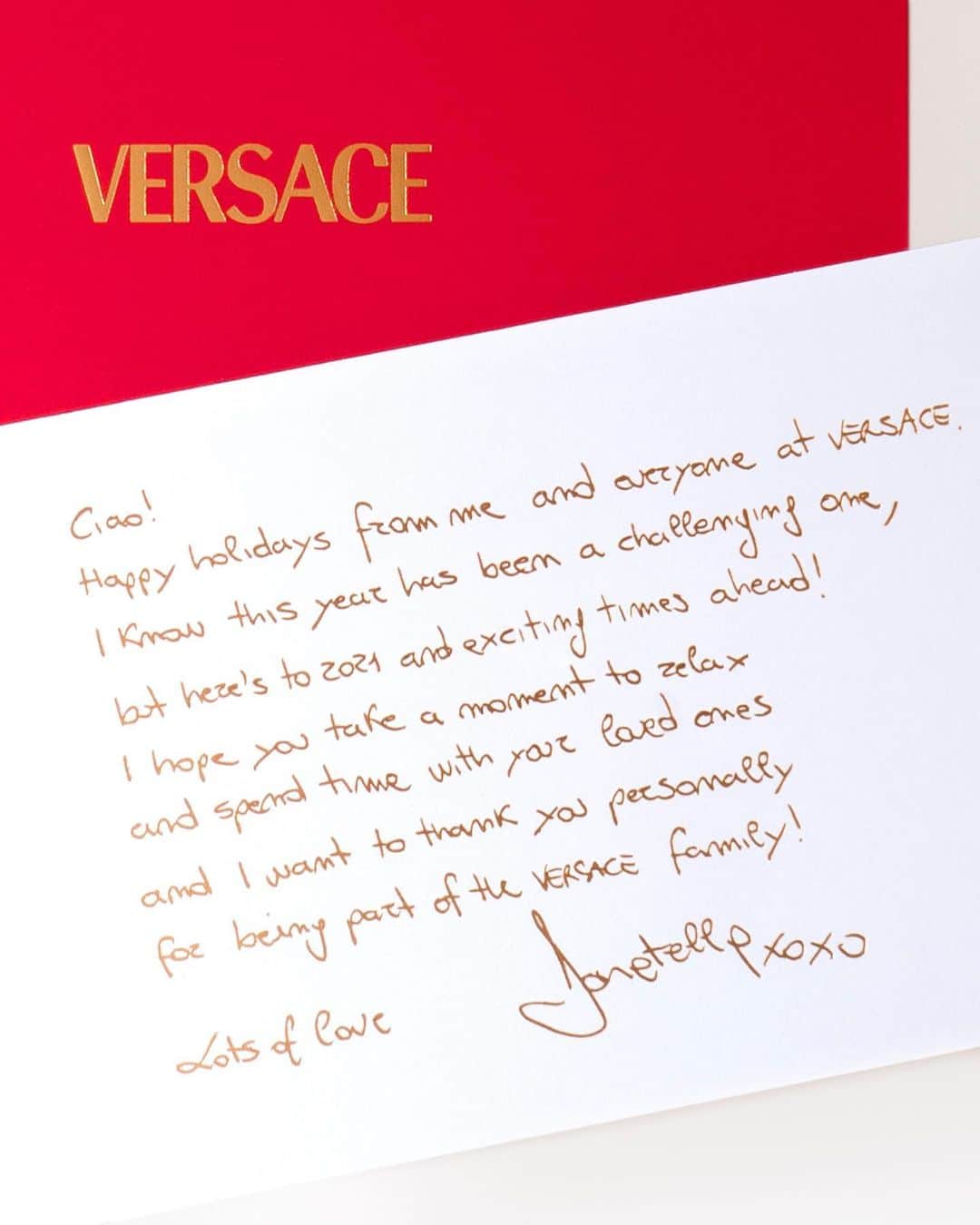 ジャンニヴェルサーチのインスタグラム：「A message of hope - @donatella_versace's holiday wishes see the future with a much-needed dose of optimism. #VersaceHoliday」