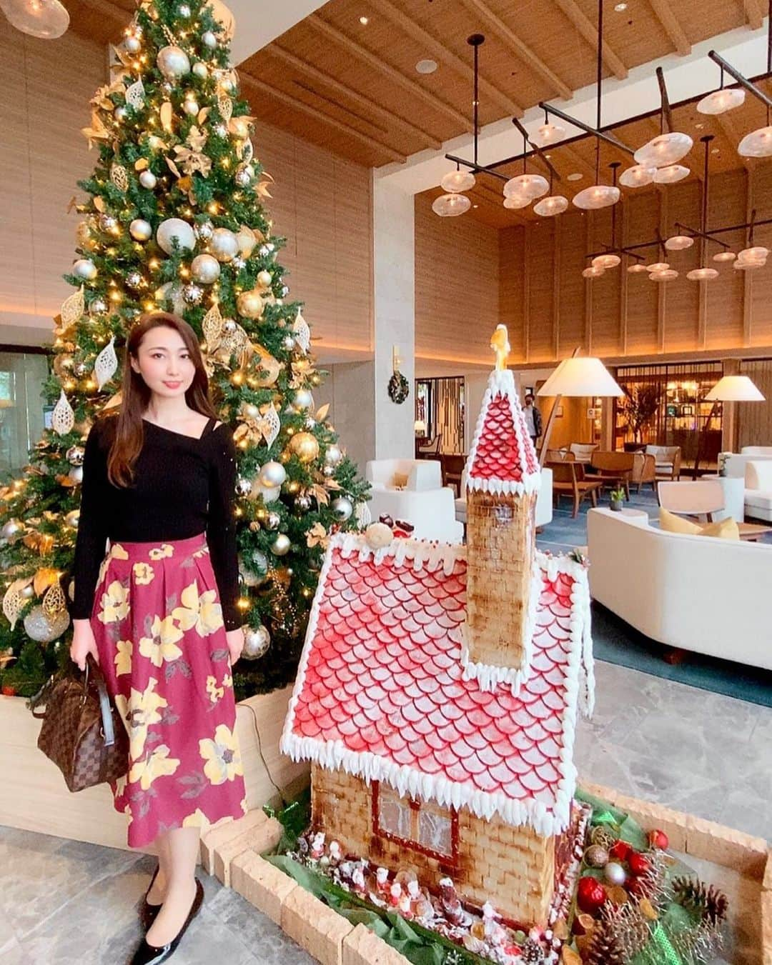 尾崎ありささんのインスタグラム写真 - (尾崎ありさInstagram)「🎅🏻🍰🍫🧁🍩🎄  #merrychristmas #メリクリ#japanesegirl #christmas #beautiful #christmastree #travel #love #amazing #okinawa #illumination #trip #traveler  #halekuraniokinawa #halekurani #東カレ倶楽部 #旅 #旅スタグラム #クリスマスオーナメント #沖縄観光 #クリスマスツリー #ツリー #ハレクラニ #イルミネーション #お菓子の家 #メリークリスマス  #沖縄 #旅行 #沖縄旅行」12月25日 23時15分 - also1219