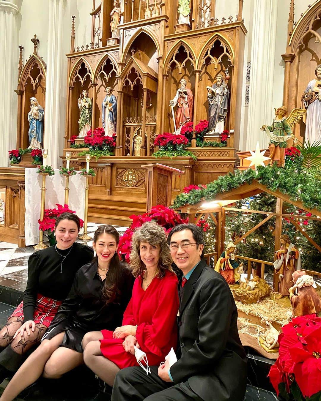 のインスタグラム：「May there be peace on Earth and goodwill to all✨ Merry Christmas and God bless us all, everyone!♥️🎄」