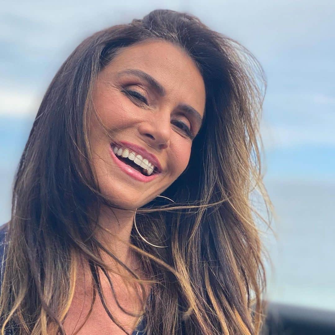 Giovanna Antonelliのインスタグラム：「Natal de esperança , amor , saúde, e fè!! Desejo a todas as famílias ! 🌈🙌🏻」