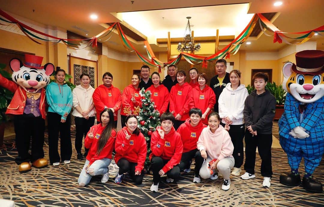 リリー・チャンさんのインスタグラム写真 - (リリー・チャンInstagram)「Merry Christmas with the table tennis fam 🎄🎁🎅🥰 #ChineseSuperLeague #ittfworldprofessionals #teamkoala」12月25日 23時33分 - lilyyz