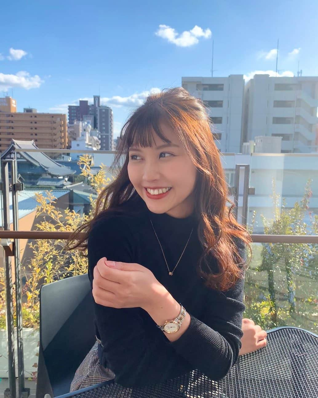 足立沙織さんのインスタグラム写真 - (足立沙織Instagram)「. Merry Christmas🎄✨ 皆さんいかがお過ごしですか☺️今年は美味しいご飯とお酒を飲んでほっこり楽しいクリスマスでした🌙今からはやっと！！今際のアリスを見ます〜！これはもう夜通しだな🙊 . . . . 付けてるアクセサリーは@danielwellington のもので 【saoriadc】の併用でさらに15%オフになるので是非🎅🏻🤍 . . . . . . #christmas#danielwellington#watchlover#fukuoka #danielwellingtonwatches#christmaspresents #christmasgifts#danielwellingtonwatch#fukuokacafe」12月25日 23時33分 - sao_ri_17