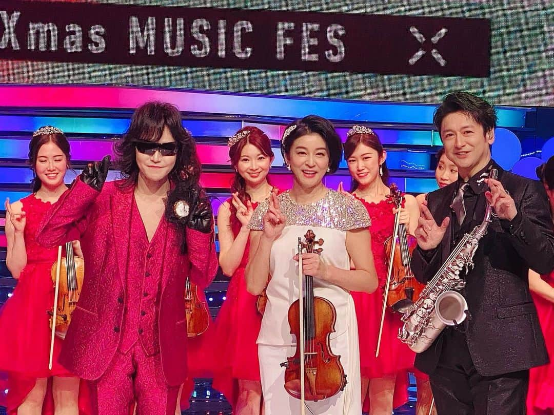 Toshlさんのインスタグラム写真 - (ToshlInstagram)「#mステ ウルトラSUPERLIVE 応援、ご参加頂きありがとうございました！ #高嶋ちさ子 様　#12人のヴァイオリニスト の皆様 #石丸幹二 様 #題名のない音楽会 様　#ディズニー メドレー 楽しかったです！ みんなと一緒の素敵なクリスマスはやっぱり #最高だ〜 マル秘裏話は月曜日の龍玄としのニコ生で❗️ #merrychristmas 🎅」12月25日 23時34分 - toshl_officia