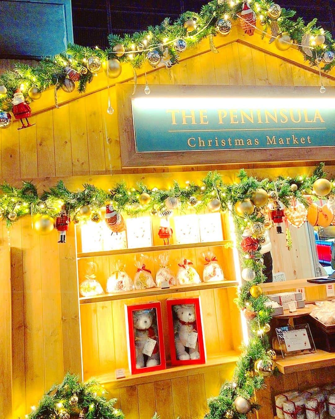 東條恭子さんのインスタグラム写真 - (東條恭子Instagram)「.﻿ ﻿ ﻿ 𝑴𝒆𝒓𝒓𝒚 𝑪𝒉𝒓𝒊𝒔𝒕𝒎𝒂𝒔🎄🎁❤️❤️﻿ ﻿ 𝑴𝒂𝒚 𝒕𝒉𝒆 𝒎𝒂𝒈𝒊𝒄 𝒐𝒇 𝑪𝒉𝒓𝒊𝒔𝒕𝒎𝒂𝒔 𝒇𝒊𝒍𝒍 𝒚𝒐𝒖𝒓 𝒉𝒆𝒂𝒓𝒕 𝒘𝒊𝒕𝒉 𝒘𝒂𝒓𝒎𝒕𝒉 𝒂𝒏𝒅 𝒍𝒐𝒗𝒆...🥰🌟✨✨﻿ ﻿ ﻿ ﻿ #merrychrismas #chrismas #happyholidays #peninsulatokyo #cafe #happiness #happytime #xmas #peninsula #peninsulahotel #hotellovers #丸の内クリスマス #クリスマス #ペニンシュラ東京 #ホテル #カフェ #クリスマスマーケット #クリスマスツリー #くるみ割り人形」12月25日 23時36分 - kyoko_tojo