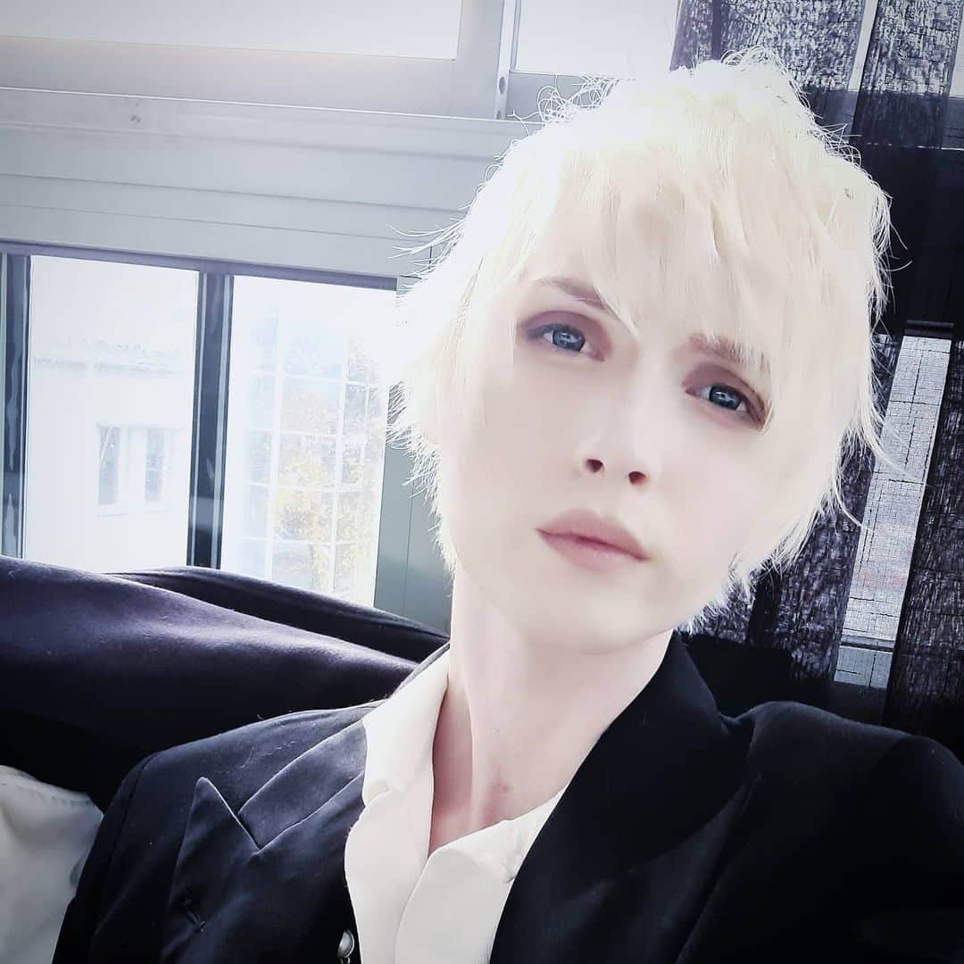 YOHIOのインスタグラム：「Happy Holidays everyone.  Keep your heart in the moment and your eyes to the future.   Love, YOHIO」