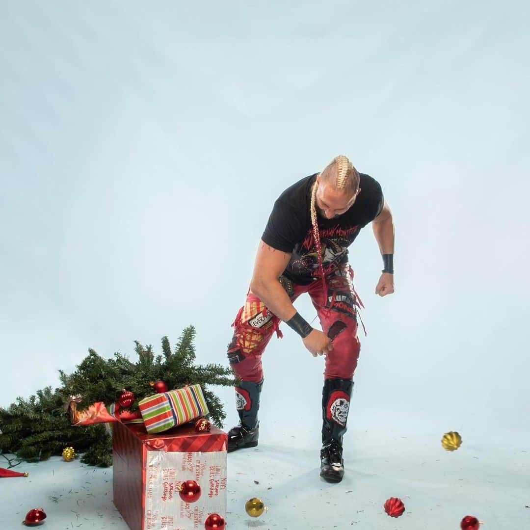 ランス・アーチャーさんのインスタグラム写真 - (ランス・アーチャーInstagram)「When Santa 🎅 doesn’t bring you what you wanted!  #everytreedies」12月25日 23時39分 - lance_hoyt