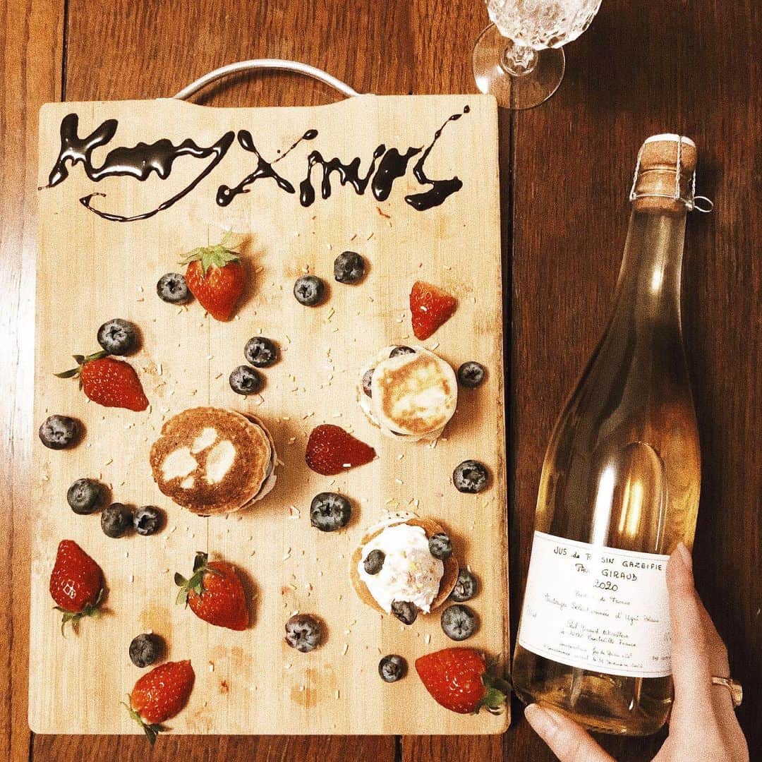 長谷川唯のインスタグラム：「・ ・ お家で作ったプチパンケーキ🥞 姪っ子、甥っ子も自分達がすきなように作って食べて喜んでた🙈💓  ・ ・ happyholiday🎄✨🎅今年のXmasはみなさん楽しめましたか？  ・ ・ #happyholidays #merrychristmas #merrychristmas2020 #xmas #cake #happy #love #instagood #クリスマスケーキ #クリスマス」