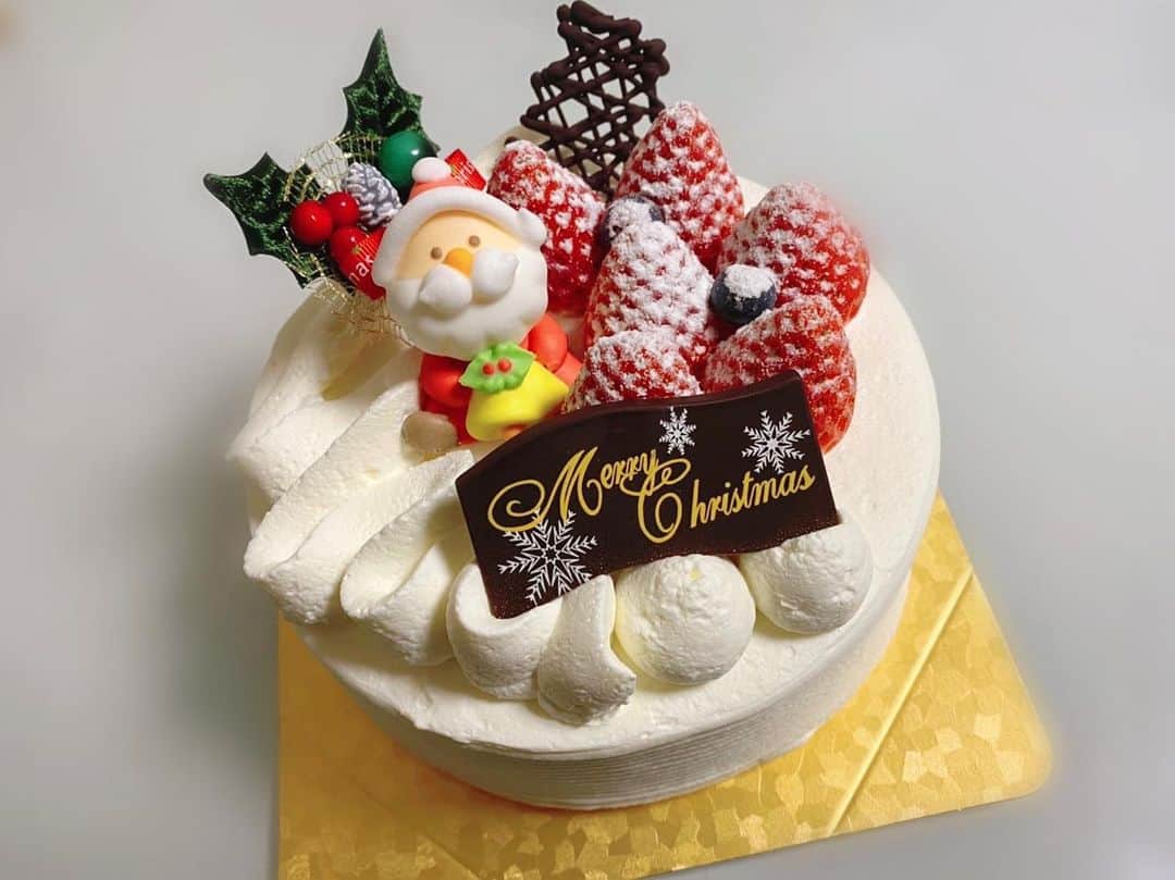 中野美来のインスタグラム：「. . . クリスマスケーキ 🎂🤍 . . #nmb48 #中野美来 #merrychristmas #✨  #ショートケーキ #🍓」