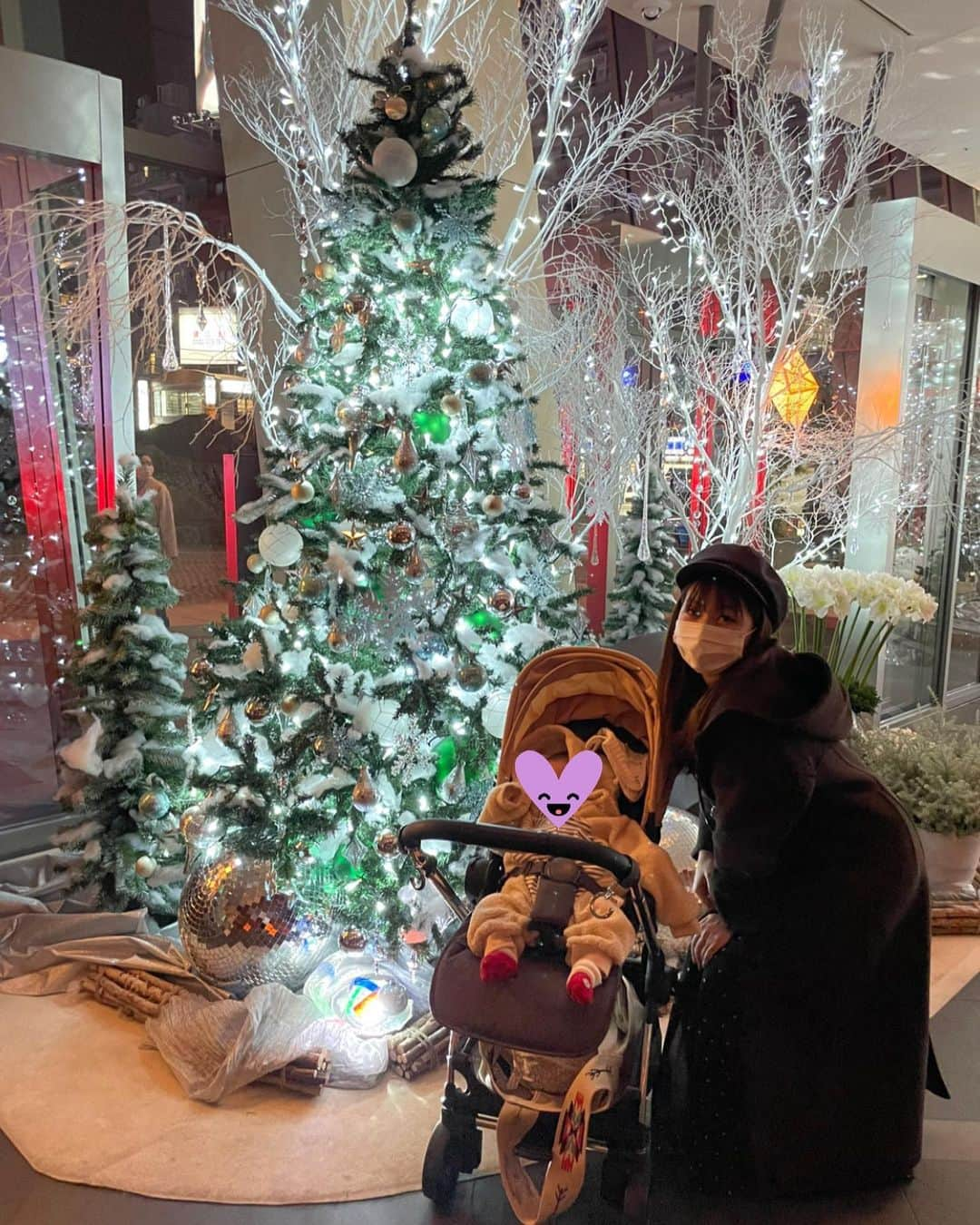 Mitoさんのインスタグラム写真 - (MitoInstagram)「. . . クリスマス🥳💓✨ . . パーティーにも呼んでいただいて ケーキもたべてチキンも食べて 満足すぎるクリスマスでした😳✨💓 ありがとうございます☺️ . 幸せすぎるのでもう寝ます〜 おやすみなさい☺️ . . . #Xmas #クリスマス #クリスマスツリー」12月25日 23時55分 - mitosaki912