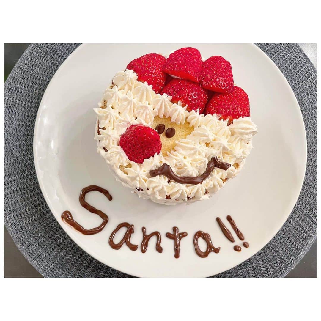 永島優美さんのインスタグラム写真 - (永島優美Instagram)「* どこにも行けないので ケーキを作ってみました😆🍰  が、15分で終了。笑  なぜならスポンジはスーパーで買ったものだから〜😚  #サンタケーキ #クリスマス」12月25日 23時48分 - yuumi_nagashima
