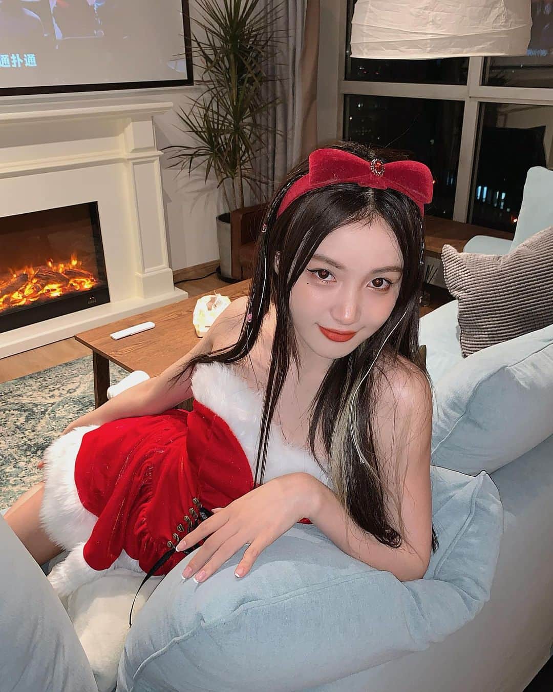 リン・シャオザイのインスタグラム：「🎄🍿🧁🍒🍬🍦🍎🍓」