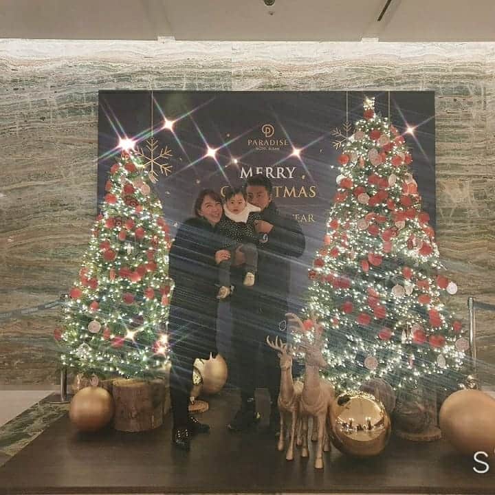 ミン・ヨンウォンのインスタグラム：「Merry Christmas🎅🎄❤ . 모든것이 충만한 크리스마스⭐ . 그동안 아무리 화려한 크리스마스날에도  늘 뭔가 허전?하고 쓸쓸했는데 . 가족이 생기니까 너무나 든든하고 행복한 크리스마스.  오빠한테 민서한테 무척 감사한 날~🎁🎀🎄💛🧡❤💜♥️ . 서울서 바로 이곳으로 날라오신 울엄마 내동생 덕분에 더더 기쁨 가득!! ㅎㅎㅎ . 예수님 생일 축하드려요!! 모두모두 사랑합니다. 행복한 크리스마스!!! 내년엔 더더 행복한일들 많길 기도합니다~~*^ㅡ^* . . . . . . . #가족  #21갤아기 #부산댁 #서울댁 #먹방 #푸드파이터#먹방요정  #사랑해  #육아일기 #신혼일기 #육아맘 #육아소통 #일상 #소통 #맞팔 #데일리 #황금돼지띠아들 #오오티디  #베이비스타그램  #babyboy」