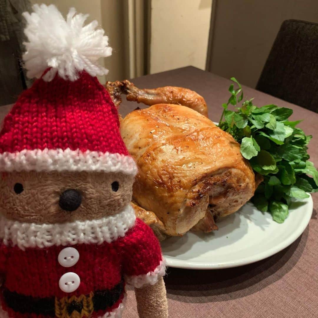 江口ともみさんのインスタグラム写真 - (江口ともみInstagram)「ギリギリメリークリスマス🎄🎅  あと数分で終わっちゃうー💦  今日はチキン食べたよ🍗  プレゼントは。。。  今度欲しいものなんか買ってもらうぞ‼️  #fumofumosan #フモフモさん  #もぐたろう#サンタ #メリークリスマス #クリスマスチキン」12月25日 23時53分 - tomomin.eguchi