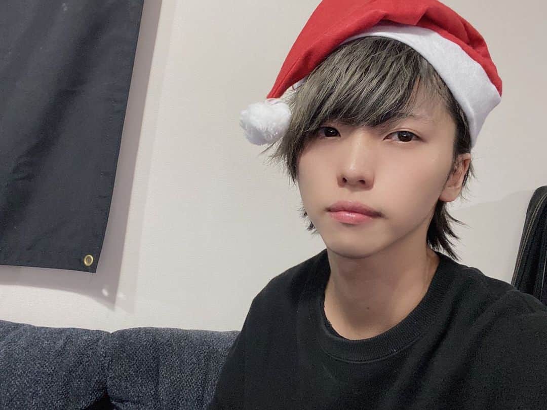 圭吾のインスタグラム：「遅れましたサンタです」