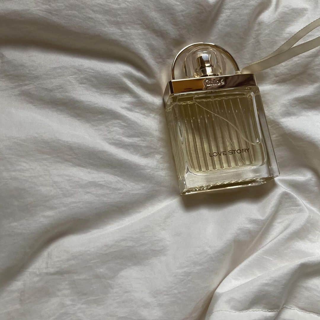 __96118のインスタグラム：「﻿ ﻿ 大好きなジャスミン入ってるChloéさん🌿🤍﻿ コンセプトが最高にえもい﻿ ﻿ ﻿ ﻿」