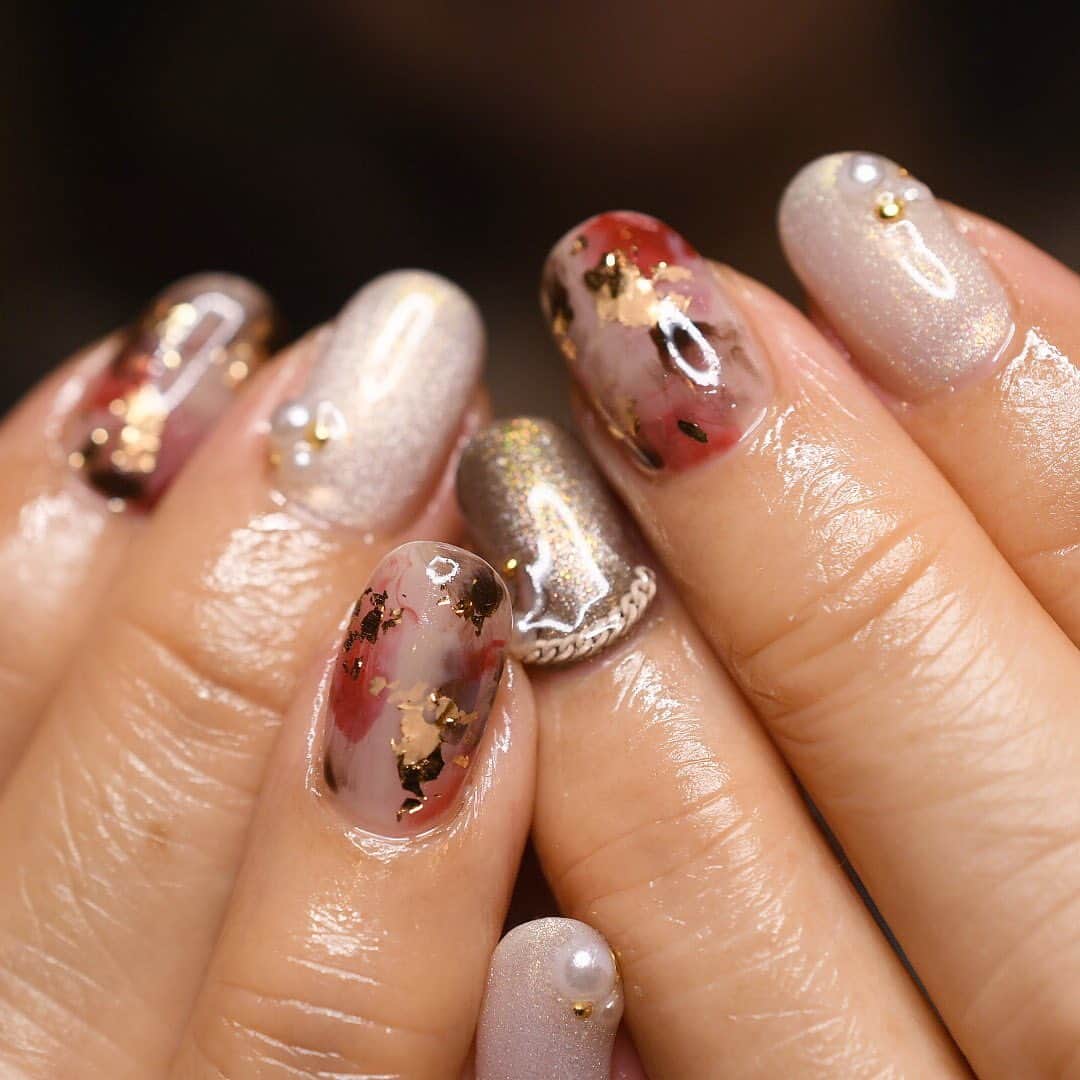 Yuka Maeda ::manicurelistのインスタグラム：「. . Salon data▼ ＝＝＝＝＝＝＝＝＝＝＝＝＝＝＝＝＝＝＝＝ . CADENAS -nail eyelash salon- ●Nail artist  @yuka.maeda  @yuki_cadenas ●eyelash　@cadenaseyelash  ゲストに愛と感動を…♡ . 【 LINE ＠cadenas 】 ご予約/お問い合わせはLINEよりお気軽に🤲 ▶︎▶︎#cadenasnail デザインアップしてます♡  price…★⭐︎Instagram特別キャンペーン中⭐︎★ . 「インスタ見たよ👀」と LINEからご予約で特別プライス7500円！！ . ※ご新規様限定 ※キャラクターや特殊なエレメント等のみ 別途料金いただく場合ございます🙇🏻‍♀️ . . price…初回8000円（オフ込み） access…大阪市北区堂山町16-1  中崎町駅  徒歩5分 /  梅田駅  徒歩6分 . tel… 06-4792-8617 ＝＝＝＝＝＝＝＝＝＝＝＝＝＝＝＝＝＝＝＝ . . .  #中崎町ネイルサロン #梅田ネイルサロン #大阪ネイルサロン #関西ネイルサロン #インスタネイル #instanails #instanail #トレンドネイル #ネイルサンプル #クリアネイルデザイン  #ネイルブック #ボルドーネイル #ネイルチェンジ #今月のネイル #にゅーねいる #秋ネイル #マグネットネイル  #ネイル大好き #赤ネイル #ネイル部 #女子力向上委員会 #女子力 #女子力ネイル #アートネイル #スターギャラクシーネイル  #ニューネイル  #ナノソル #ナノソルcc  #ナノソル販売店大阪」
