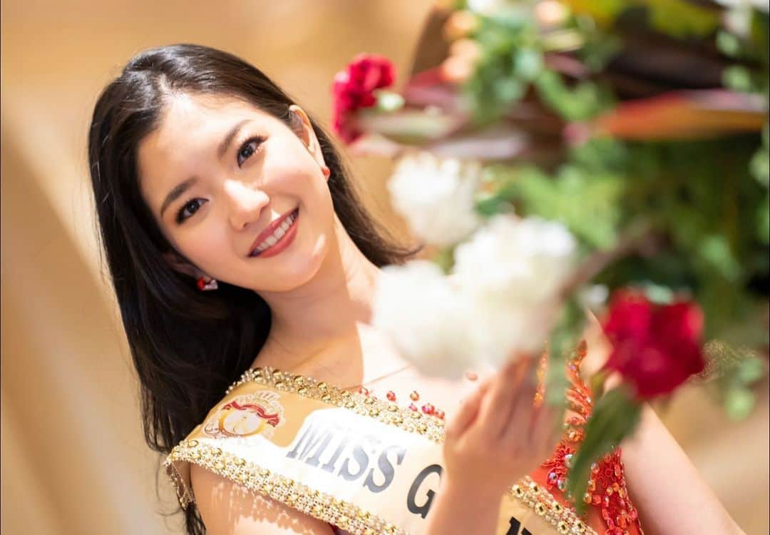 ミス・グランド・ジャパンさんのインスタグラム写真 - (ミス・グランド・ジャパンInstagram)「Merry Christmas!!  From Miss Grand Japan 👸✨ Ruri Saji @missgrandjapan2020_ruri   Look forward to seeing you all at Miss Grand International 👑💗   ★MGJ公式写真サイトに「MGJ2020（3/20～12/16）の全取組を公開！」 近日公開予定です。 ▶︎https://emii.photo/mgj/index.php  Photo by Japan Art Entertainment  #merrychristmas #christmasparty  ‪#MISSGRANDJAPAN #MGJ #tokyodisneyland #tokyodisneyresort #desneysea #missgrandinternational #mgi #成長できるミスコン #ミスグランドジャパン #女性の社会進出 #女性起業家‬ #ドレス #ミスコン #ミスコン2020 #クリスマスパーティー #ディズニークリスマス #ディズニー#マスクファッション #マスクメイク #おつかれさま #クリスマスパーティー  #ディズニーシー」12月25日 23時58分 - missgrandjapan