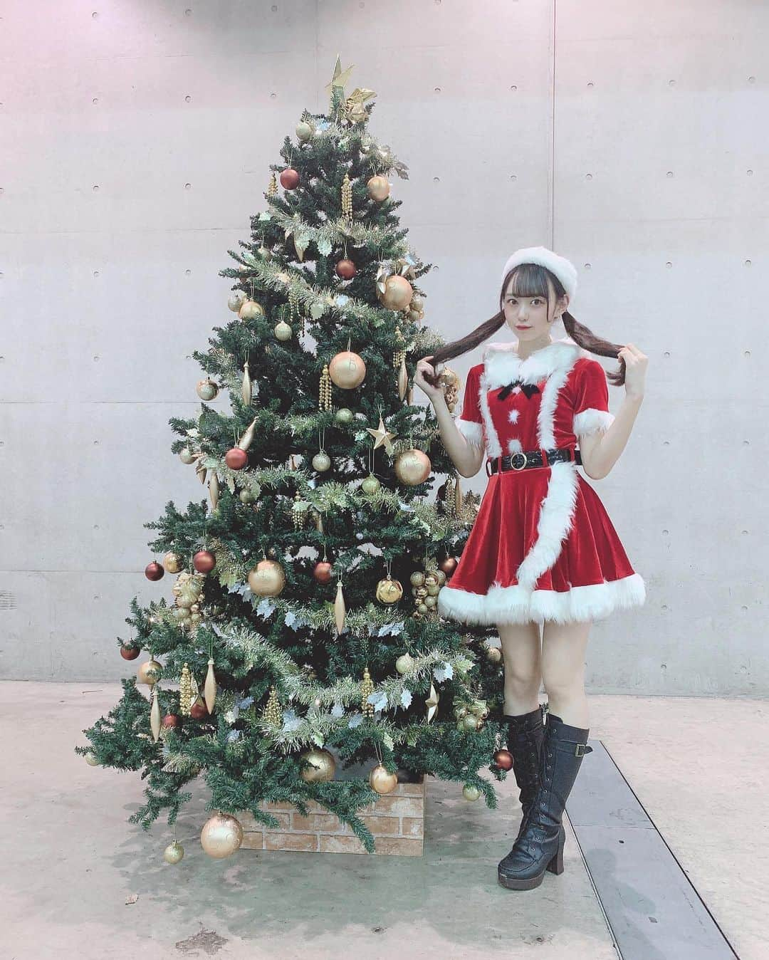 大盛真歩さんのインスタグラム写真 - (大盛真歩Instagram)「🎄 🎅🏻 ❤️﻿ ﻿ もう終わっちゃうね...🥺﻿ ﻿ #クリスマス #クリスマスツリー #サンタコス #メリークリスマス #instagood #christmas #xmas #followｍe #love」12月25日 23時59分 - maho_usagi