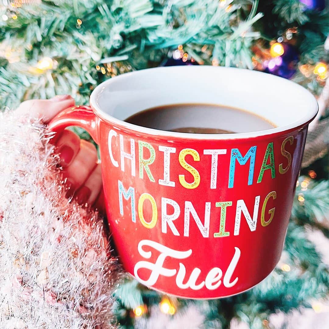 ロック&リパブリックのインスタグラム：「Joe to the world. ☕️🎄 Wishing you a very merry Christmas! #Kohls」