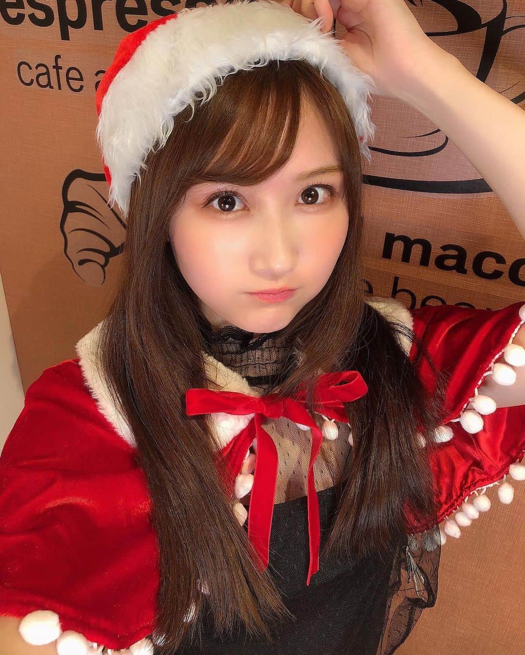 矢倉楓子さんのインスタグラム写真 - (矢倉楓子Instagram)「すぎちゃったけど、せっかくサンタさんに変身したから 自撮りをこれでもかってぐらい載せます🤶🎄  #merryxmas #サンタコス  #また来年  #クリスマスプレゼント  #加湿器購入」12月26日 0時06分 - fufu_ice