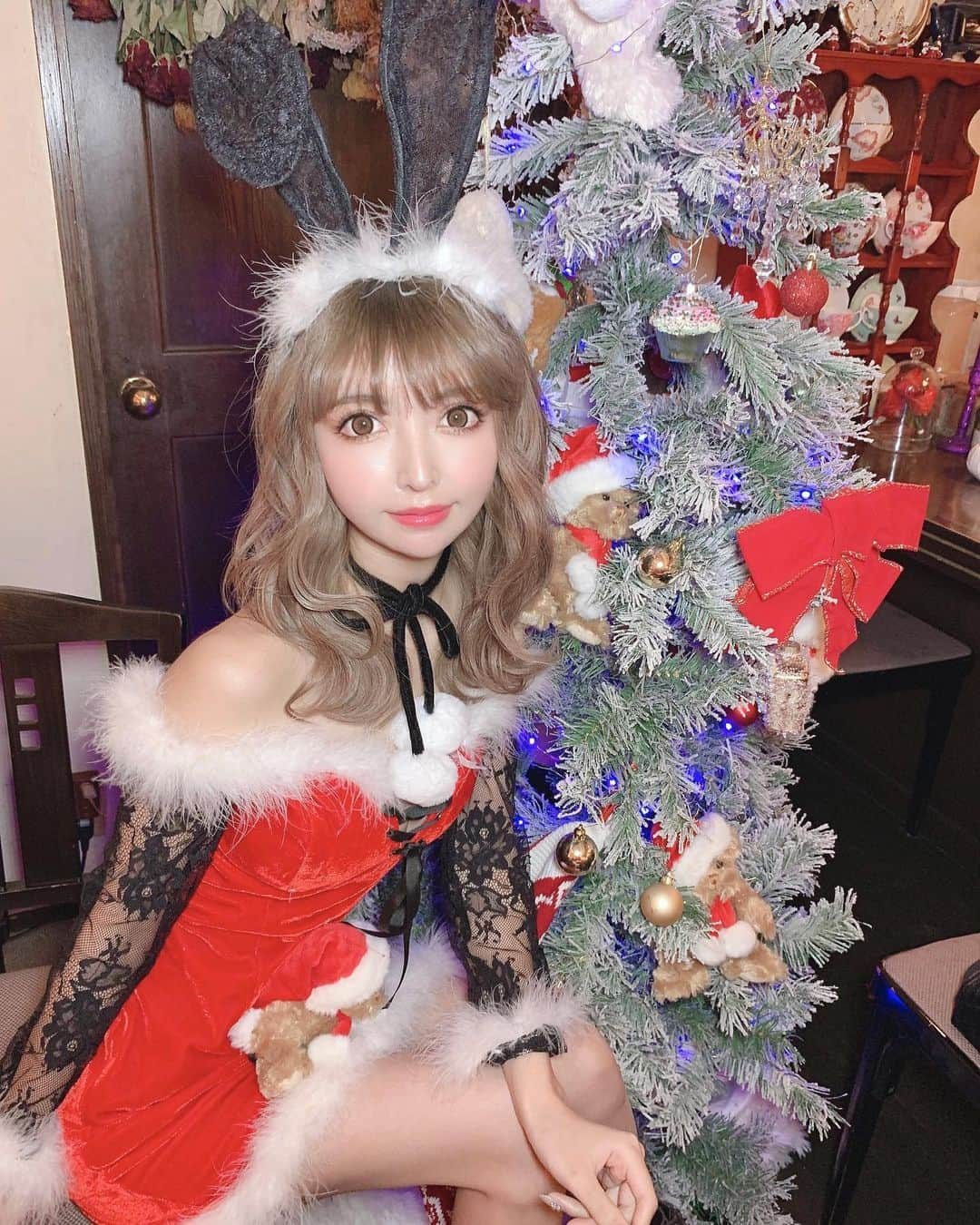 吉川ちかさんのインスタグラム写真 - (吉川ちかInstagram)「クリスマス🥺💓 二日間引きこもりでした！ でも今年は皆でいっぱい サンタコス🎅🏻できたし大満足！ . 次は正月モードだね！！ 年末年始は引きこもります😌💓 . #クリスマス#サンタコス#サンタコスプレ #クリスマスツリー#楽しかった#次は#あっという間に#正月だね」12月26日 0時09分 - yoshikawachika_1116