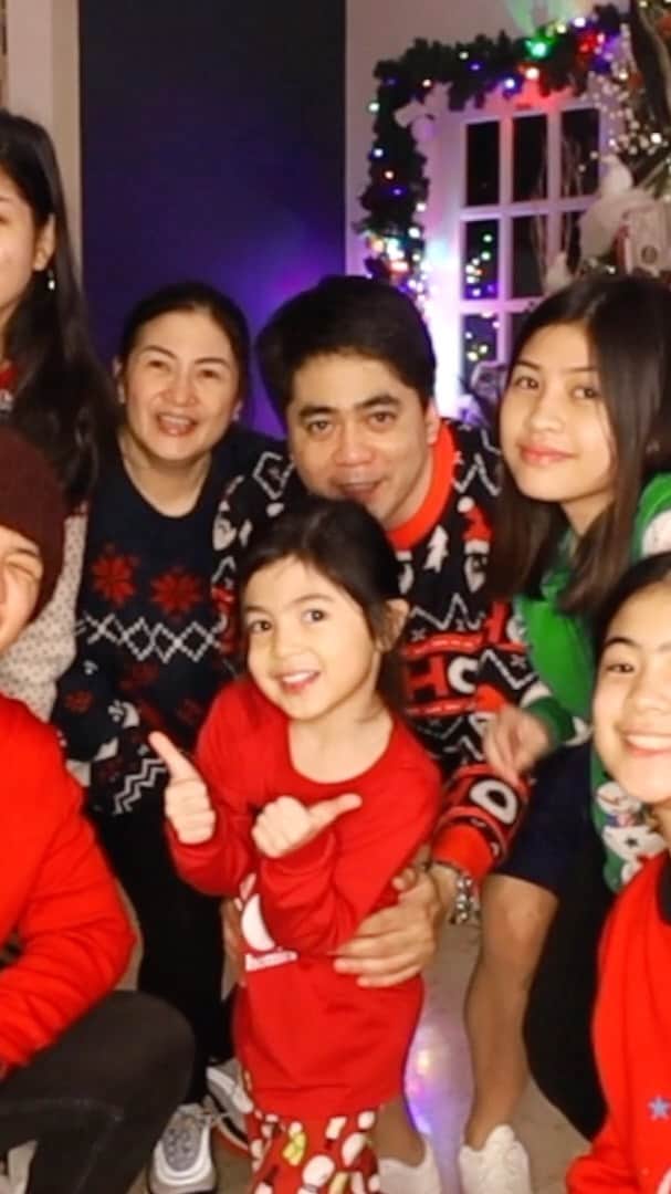 Niana Guerreroのインスタグラム：「merry christmas yall!! 🎄🥳❤️#impromptu」