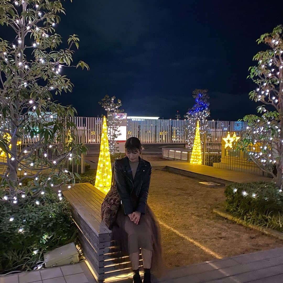 横田萌のインスタグラム：「. . #メリクリ 🎅🎄  #姫路ピオレ屋上 の #イルミネーション 行ったよ！  今年も、終わっちゃう感じが寂しい。  #クリスマス #Xmas #クリスマスイルミネーション」